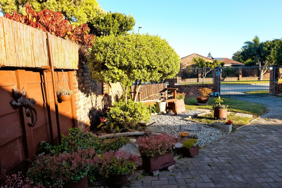 4 Bedroom Property for Sale in Walmer Downs Eastern Cape